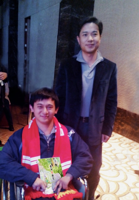 手绘轮椅生涯三十年 为爱传递正能量(图1)